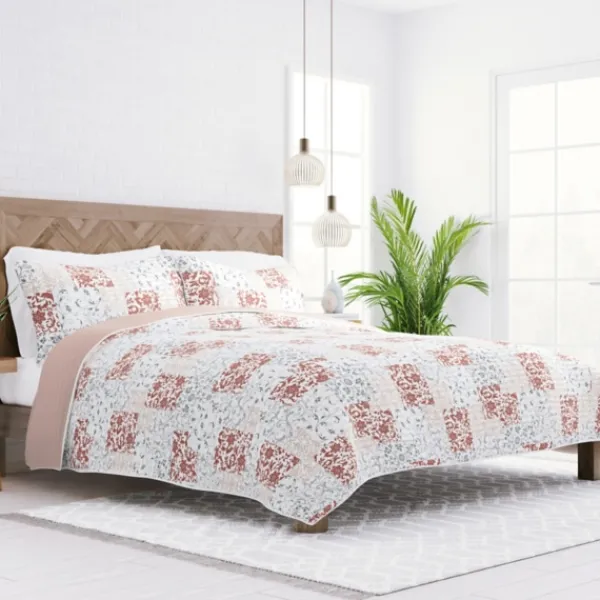 Quilts-Kirkland's Home Blush Patchwork Reversible 3-Pc. Queen Quilt Set Pink/White/Gray