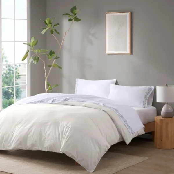 Bed Sheets-Kirkland's Home Leafy Vine Hem Microfiber 4-Pc. Queen Sheet Set White/Green