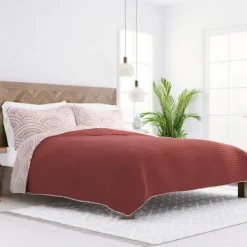 Quilts-Kirkland's Home Terra Scalloped Reversible 3-Pc. Queen Quilt Set Red/White