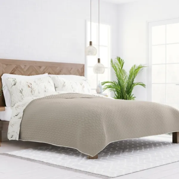 Quilts-Kirkland's Home Watercolor Leaves Reversible 3-Pc. King Quilt Set White/Green/Tan