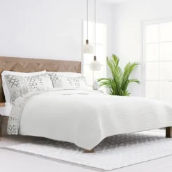 Quilts-Kirkland's Home White Trellis Reversible 3-Pc. Queen Quilt Set White/Gray